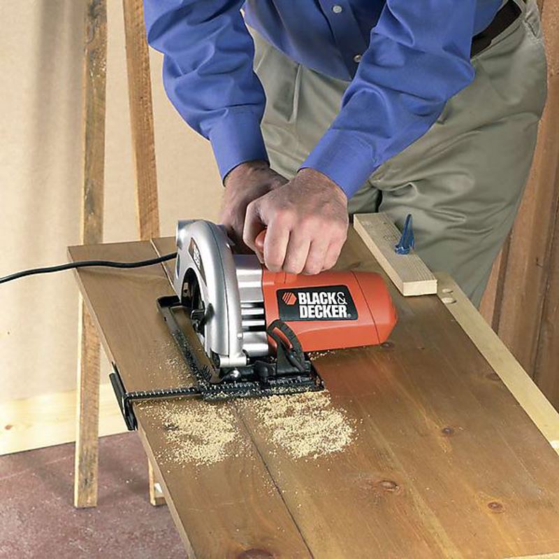 https://www.dvdoverseas.com/resize/Shared/Images/Product/Black-And-Decker-220-Volt-CD602-Circular-Saw/9021956718622.jpg?bw=1000&w=1000&bh=1000&h=1000