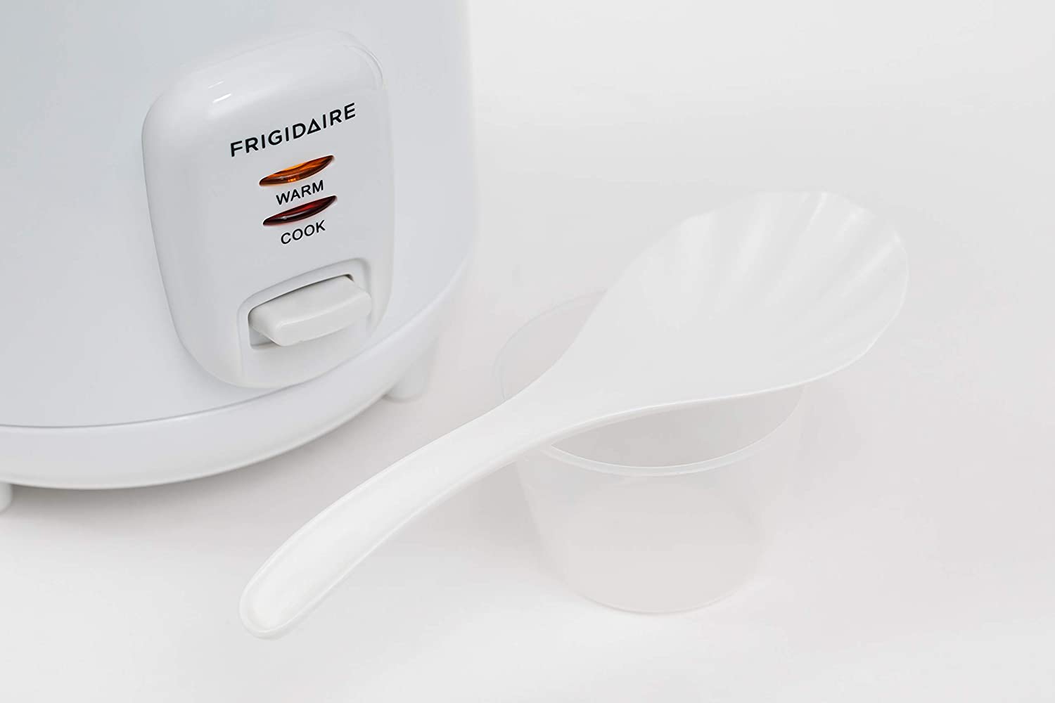 https://www.dvdoverseas.com/resize/Shared/Images/Product/Frigidaire-FD8006-220-Volt-3-Cup-Small-Rice-Cooker-For-Export-Overseas-Use/FD8006-4.jpg?bw=1000&w=1000&bh=1000&h=1000